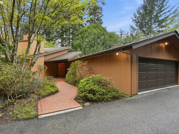 56671 Cougar Rd, Coquille, OR 97423