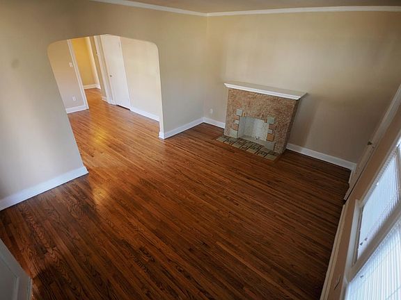 3rd image of 1603 S Knoxville Ave