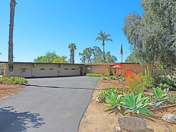 5 car garage! over 1500 sf!