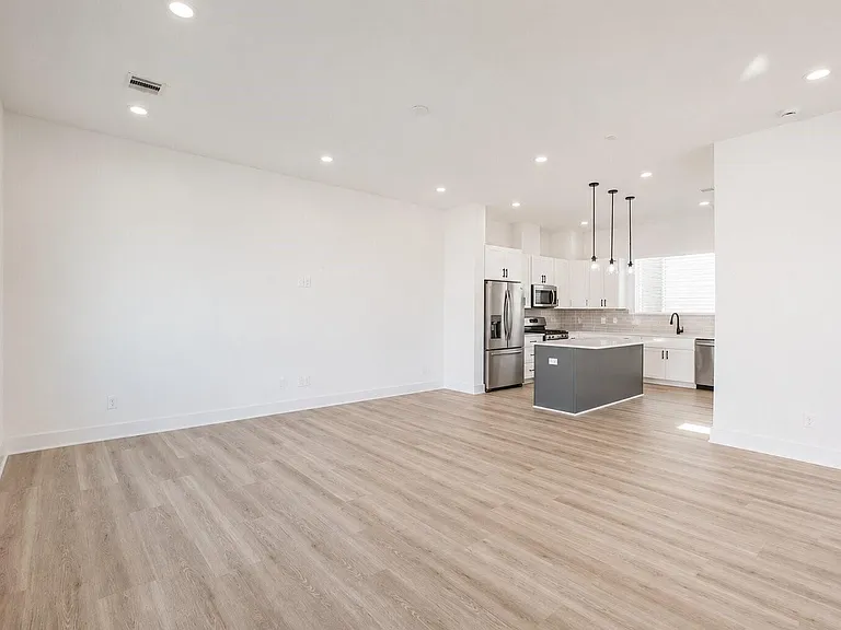 8315 Brecha Ln — Photo 14