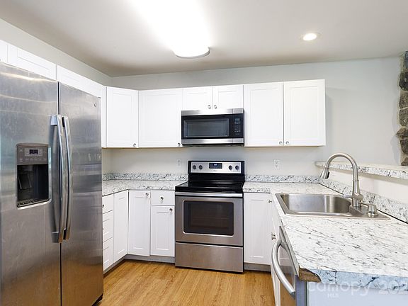 5th image of 3988 Crestview Dr