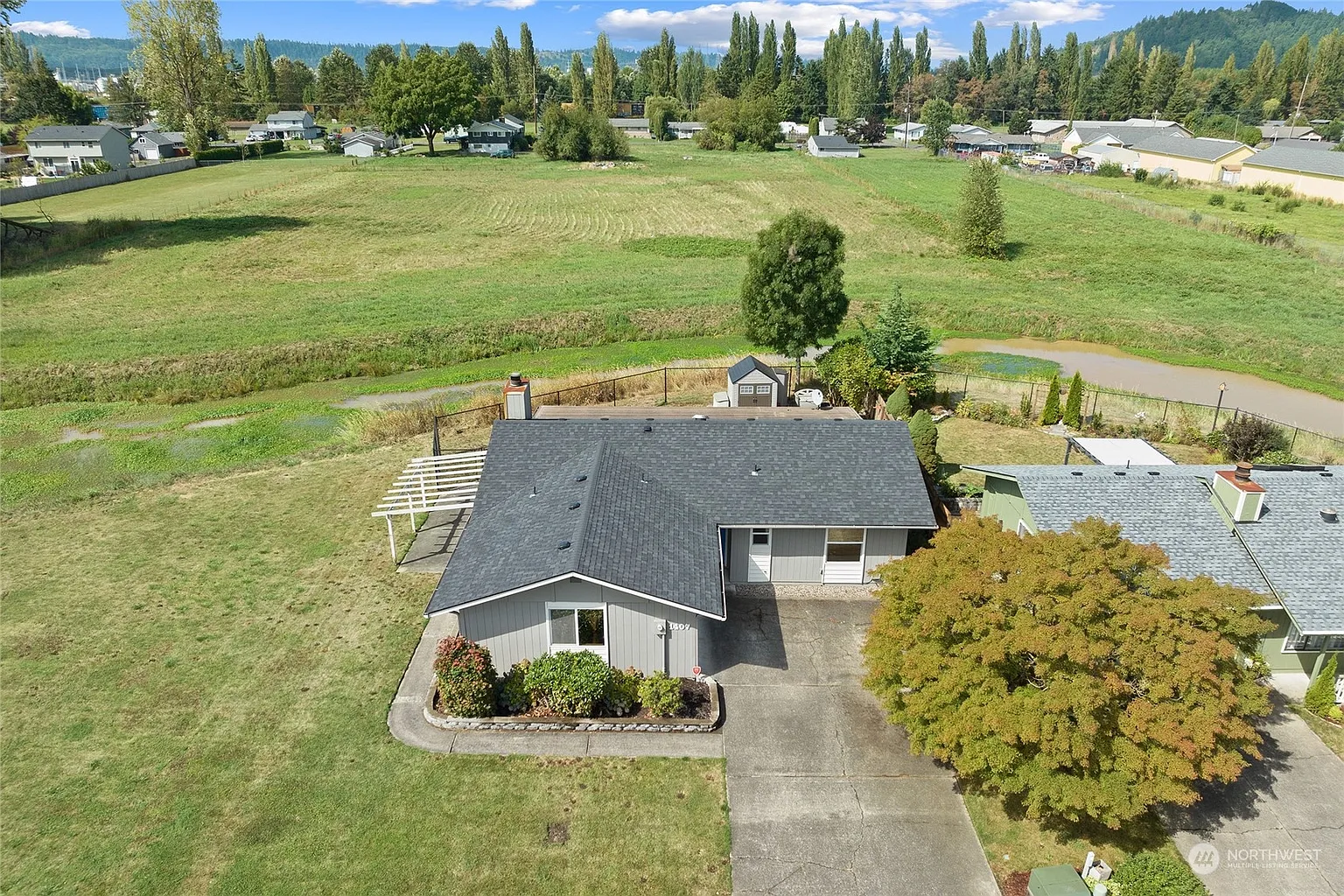1407 32nd Avenue photo 1