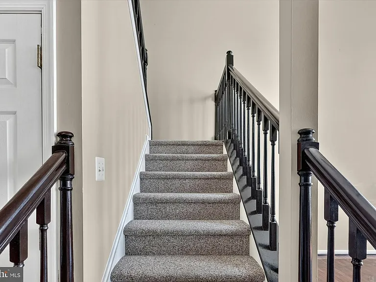 27 Lincoln Dr — Photo 13