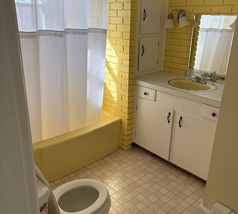 Kids upstairs full bath