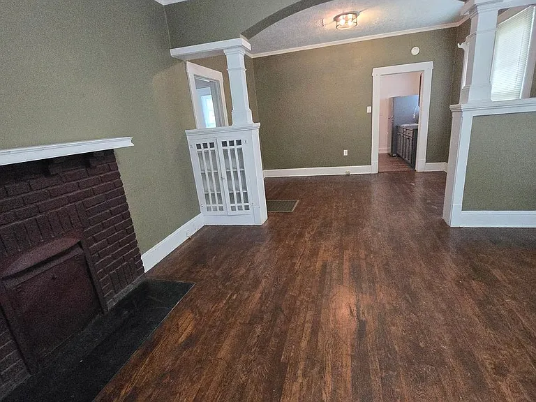 901 Montgomery Ave — Photo 3