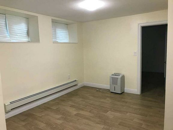 5th image of 123 Perry Ave #1