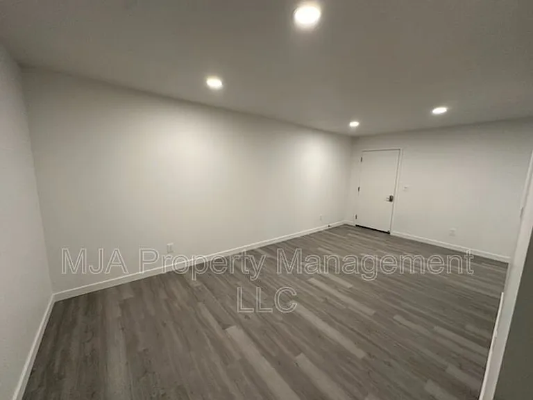 500 E Fort Union Blvd #B1 — Photo 6