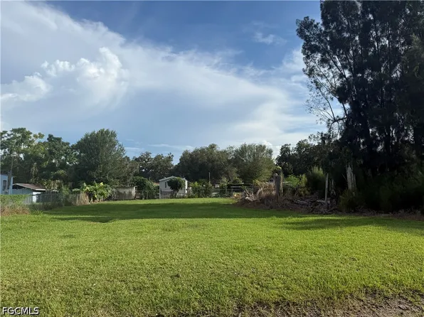1043 Shawnee Ave, Labelle, FL 33935