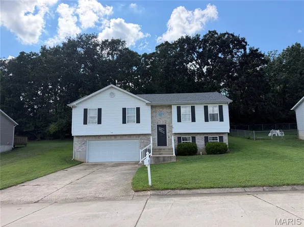 153 T Box Dr, Saint Clair, MO 63077