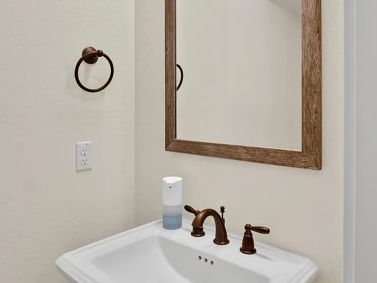 2141 E Flamingo Way — Photo 27