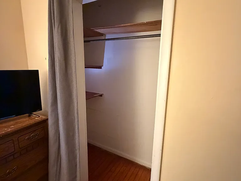 5156 Lester St — Photo 5