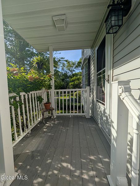 4th image of 874 Benedict Avenue