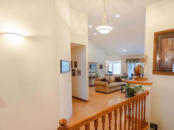 4th image of 535 River Dr