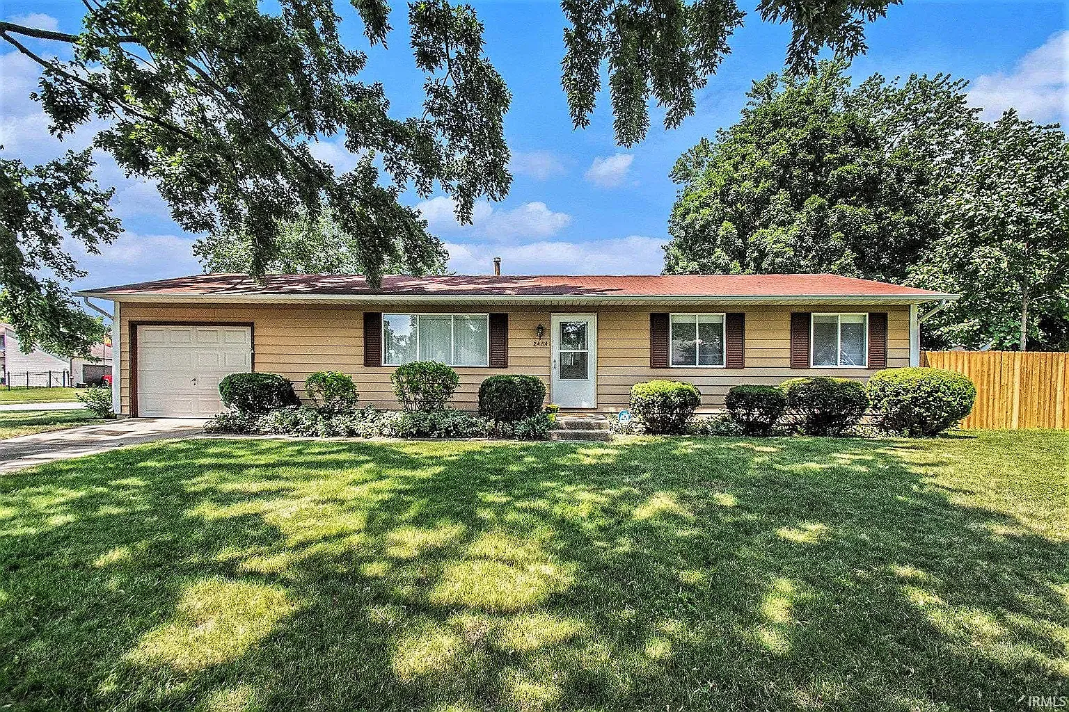 3 bed, 1008 sqft, $2,400 — Photo 2