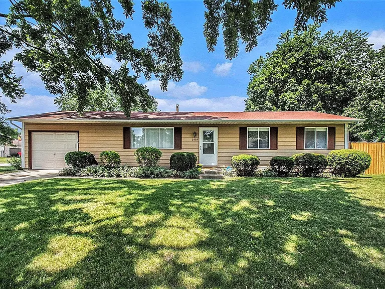 2404 Hummel Dr — Photo 2