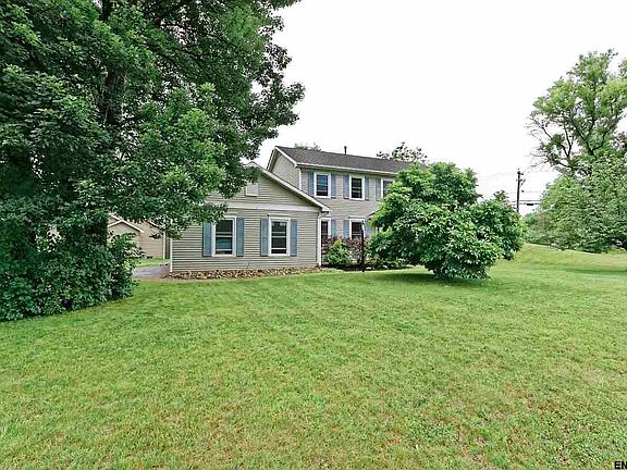 3rd image of 36 Erie Dr