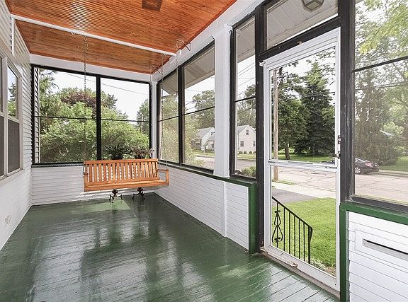 4th image of 740 Garland Pl