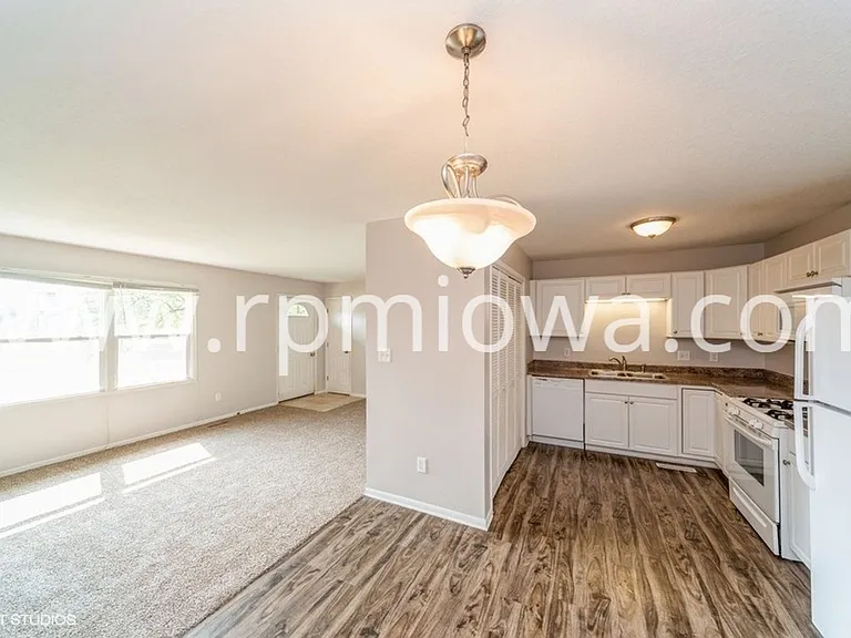 300 5th Ave NW — Photo 7