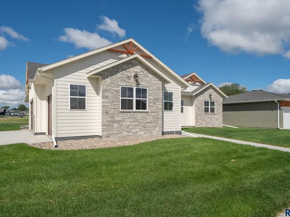 1017 S Nicholas Ave, Brandon, SD 57005