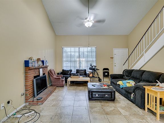 3rd image of 102 Boysenberry Ln