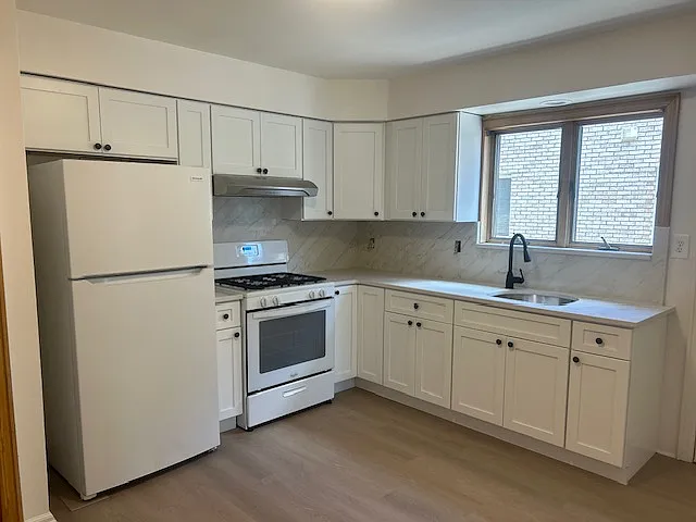 201 Franklin St #2 — Photo 8