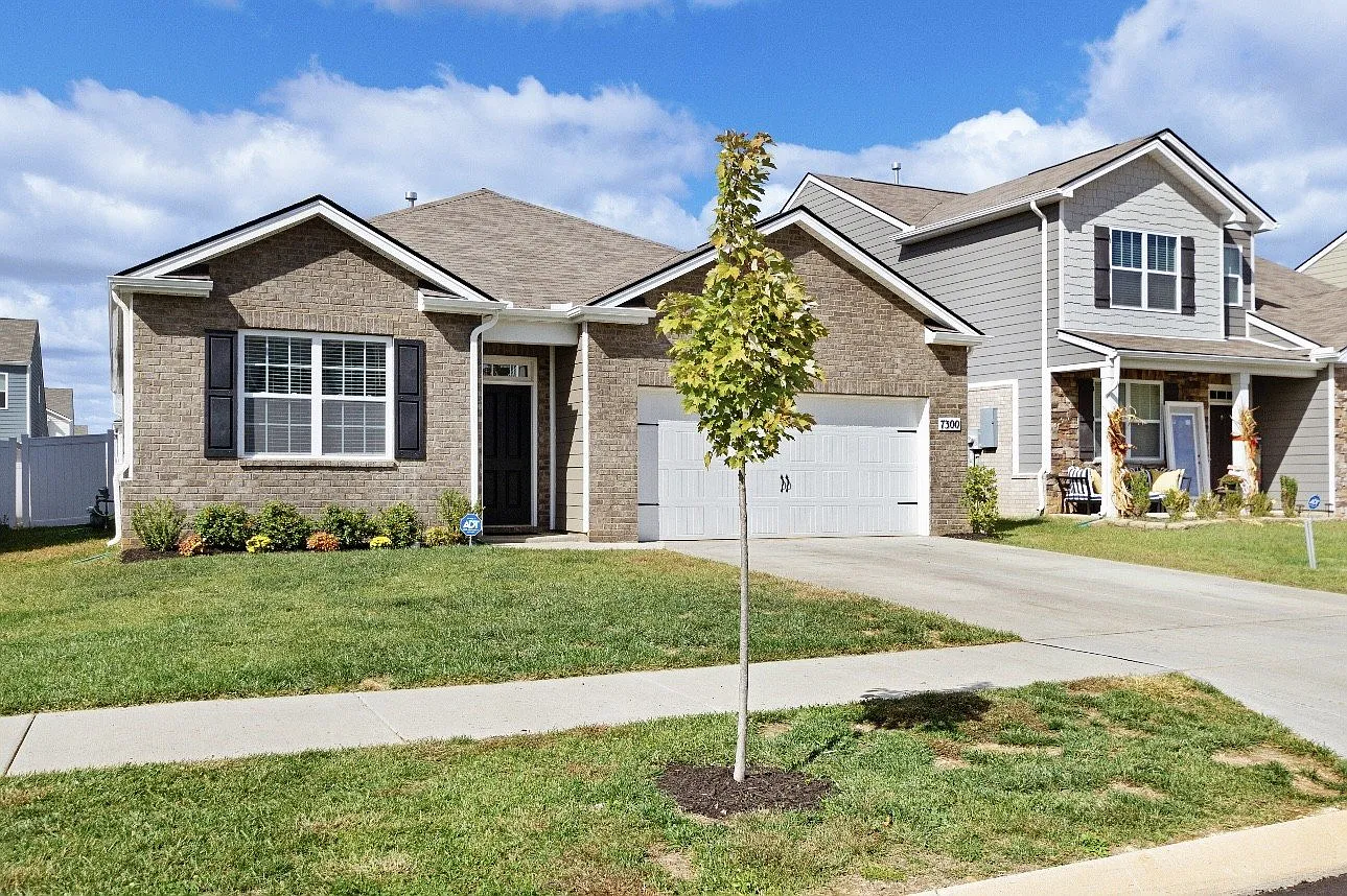 4 bed, 2.0 bath, 1774 sqft, $2,400 — Photo 3