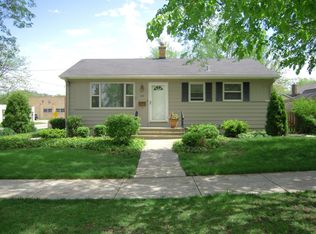 447 N Cook St, Barrington, IL 60010