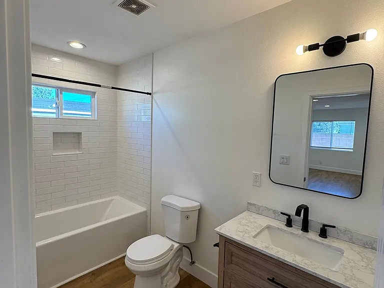 4318 N. Lakewood Blvd — Photo 16