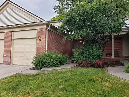 3088 Village Cir Photo 1