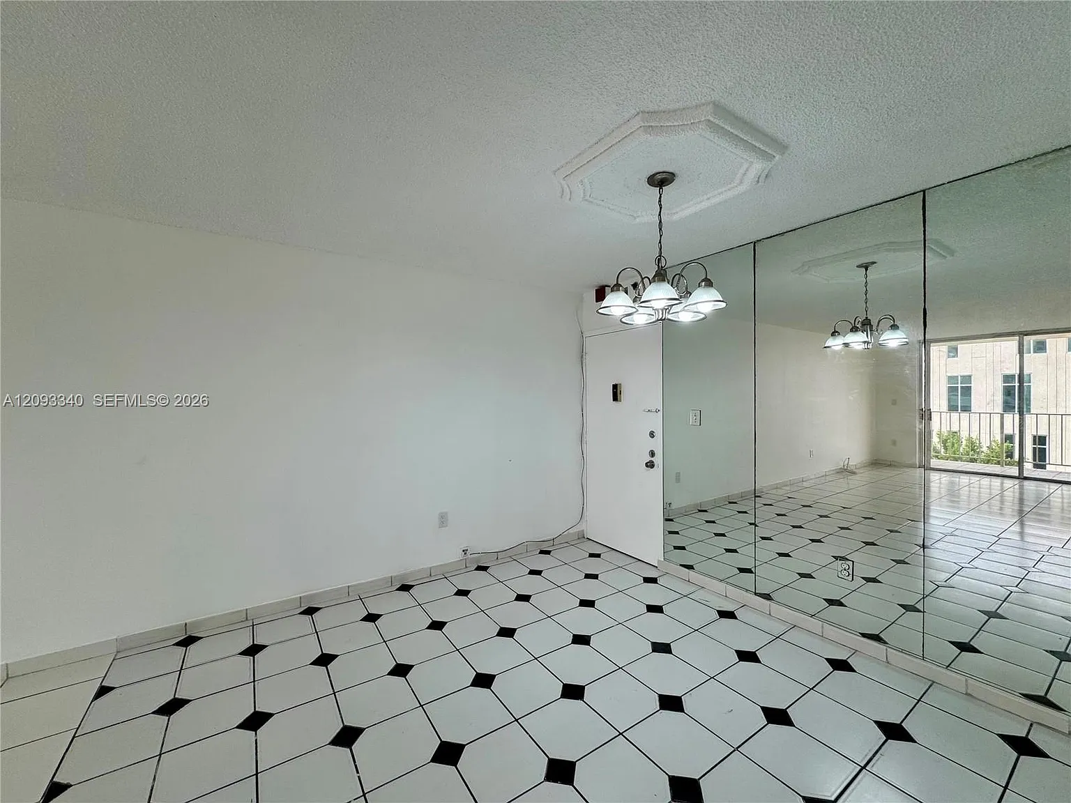 4675 W 18th Ct — Photo 4