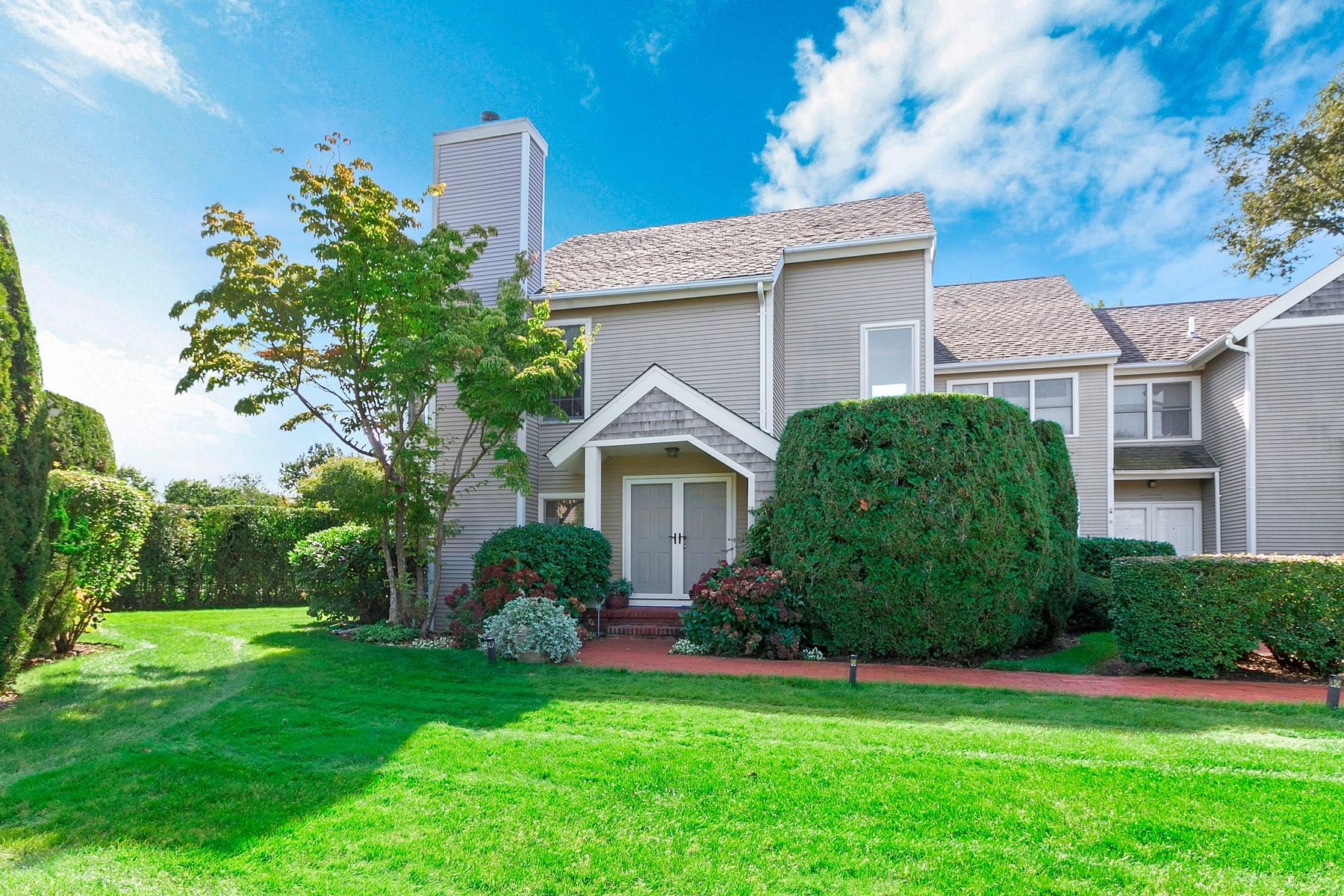 425 Hampton Rd Unit 15 in Southampton Out East