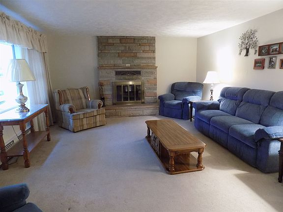4th image of 2222 Hawthorne Dr