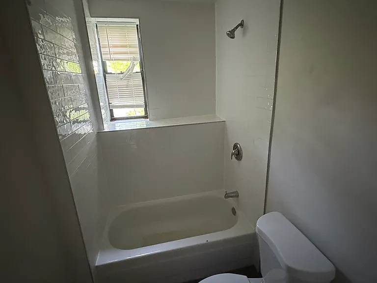 7 Laidlaw Ave #3 — Photo 2