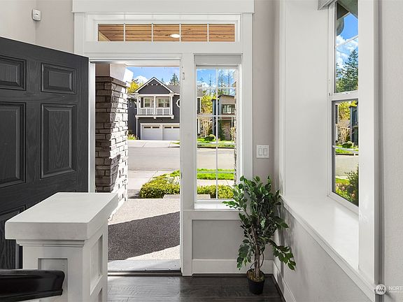 3rd image of 881 224th Avenue NE