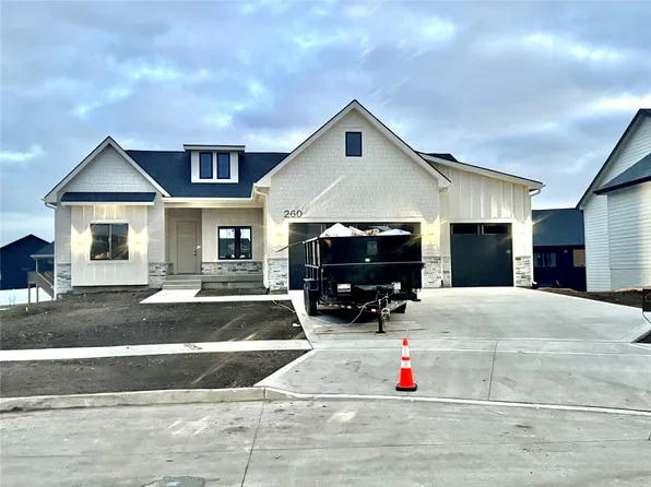 260 NW Montego Ct, Waukee, IA 50263