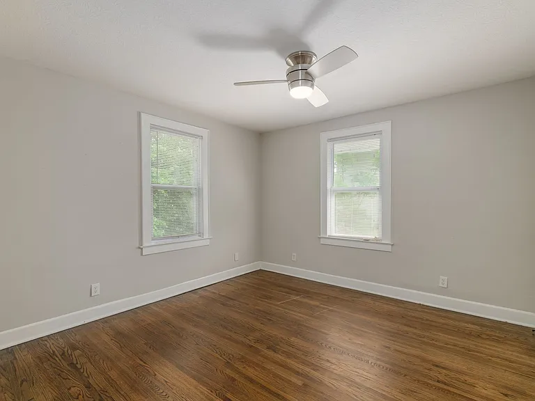 556 Siebert St — Photo 8