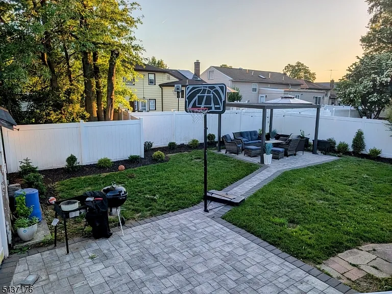2518 Hawthorne Ave — Photo 20
