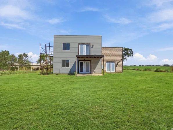 4122 W Fm 476, Poteet, TX 78065