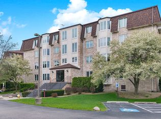 3640 186th St APT 102, Lansing, IL 60438