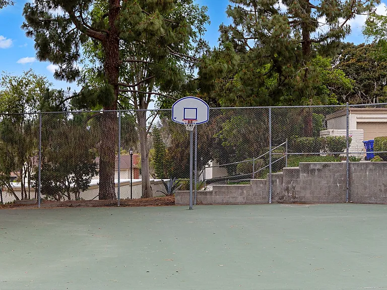 3661 Harvard Dr — Photo 25