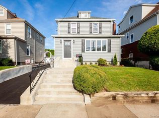 310 Columbus Pkwy, Mineola, NY 11501