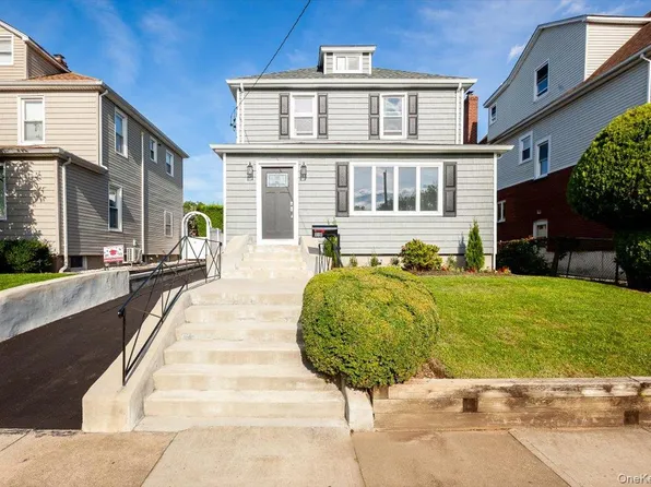 310 Columbus Pkwy, Mineola, NY 11501