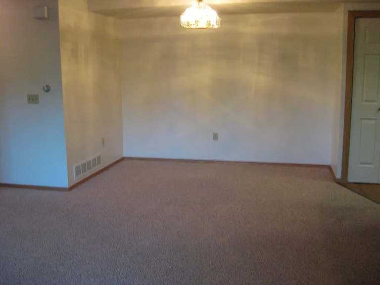 245 SW Higgins Ave — Photo 6