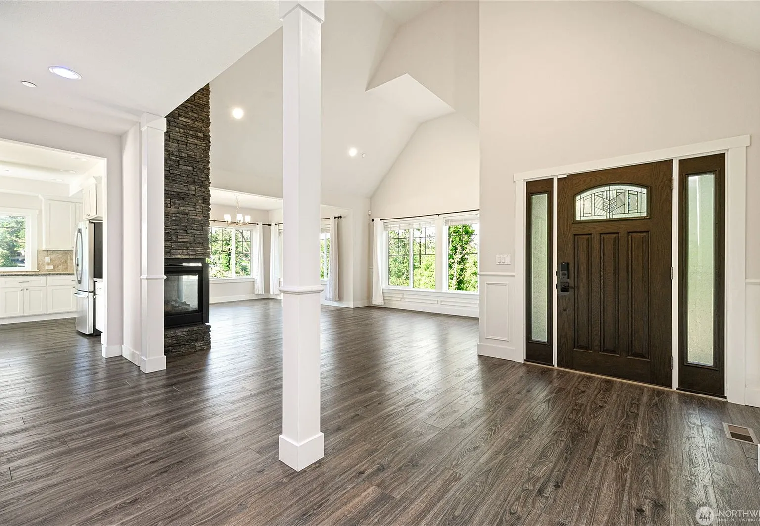 4 bed, 2990 sqft, $4,300 — Photo 2
