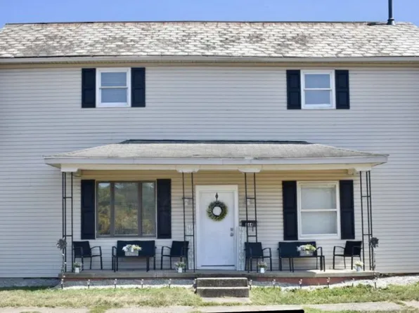 864 Chestnut St, Nelsonville, OH 45764