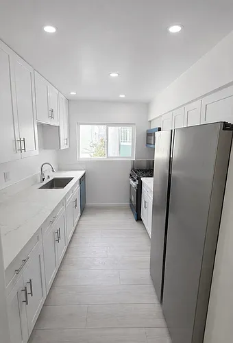 324 S Kenmore Ave Photo 1