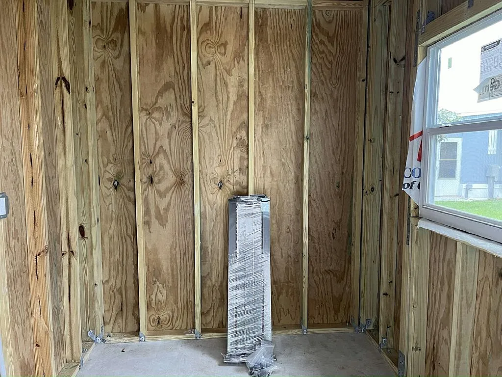 3 bed, 2.0 bath, 1356 sqft, $1,629 — Photo 3