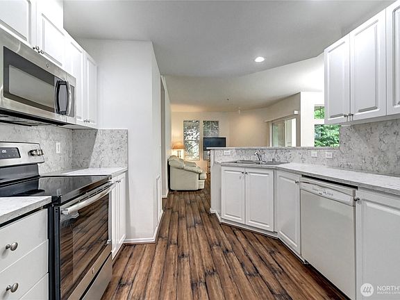 3rd image of 2174 Newport Way NW #4-6