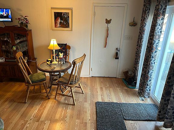 5th image of 943 Old York Rd