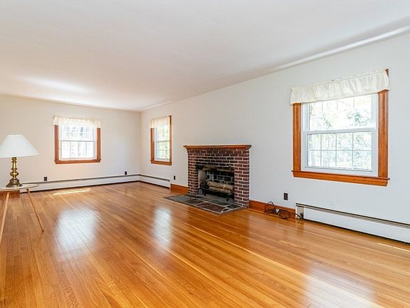 3rd image of 90 Walnut St